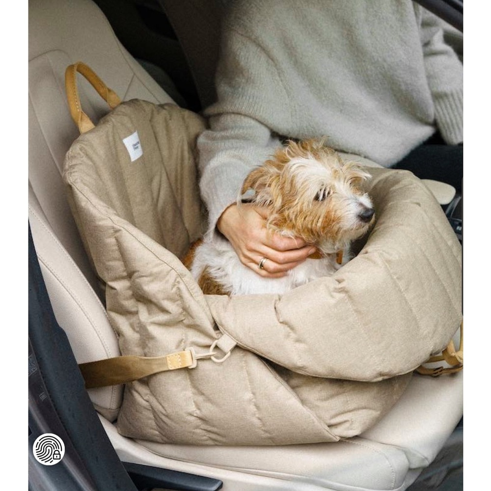 Extremely nice dog car seat. It’s is really beautiful in person.